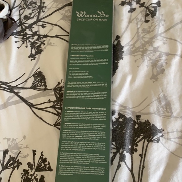 Clip on hair extensions - Picture 4 of 6